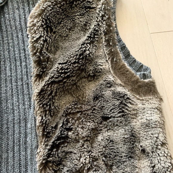 Guess Faux Fur Vest cozy and stylish size medium full zip sweater vest - Picture 2 of 8